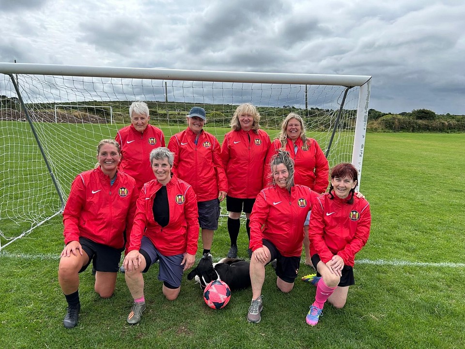 A big Hello From the Troon Tigresses!🐯⚽